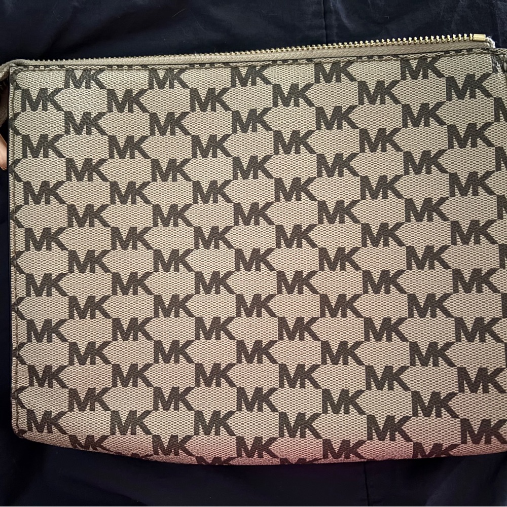 🌺Rare🌺 Michael Kors Floral Appliqué Limited Edition Clutch - Picture 6 of 12